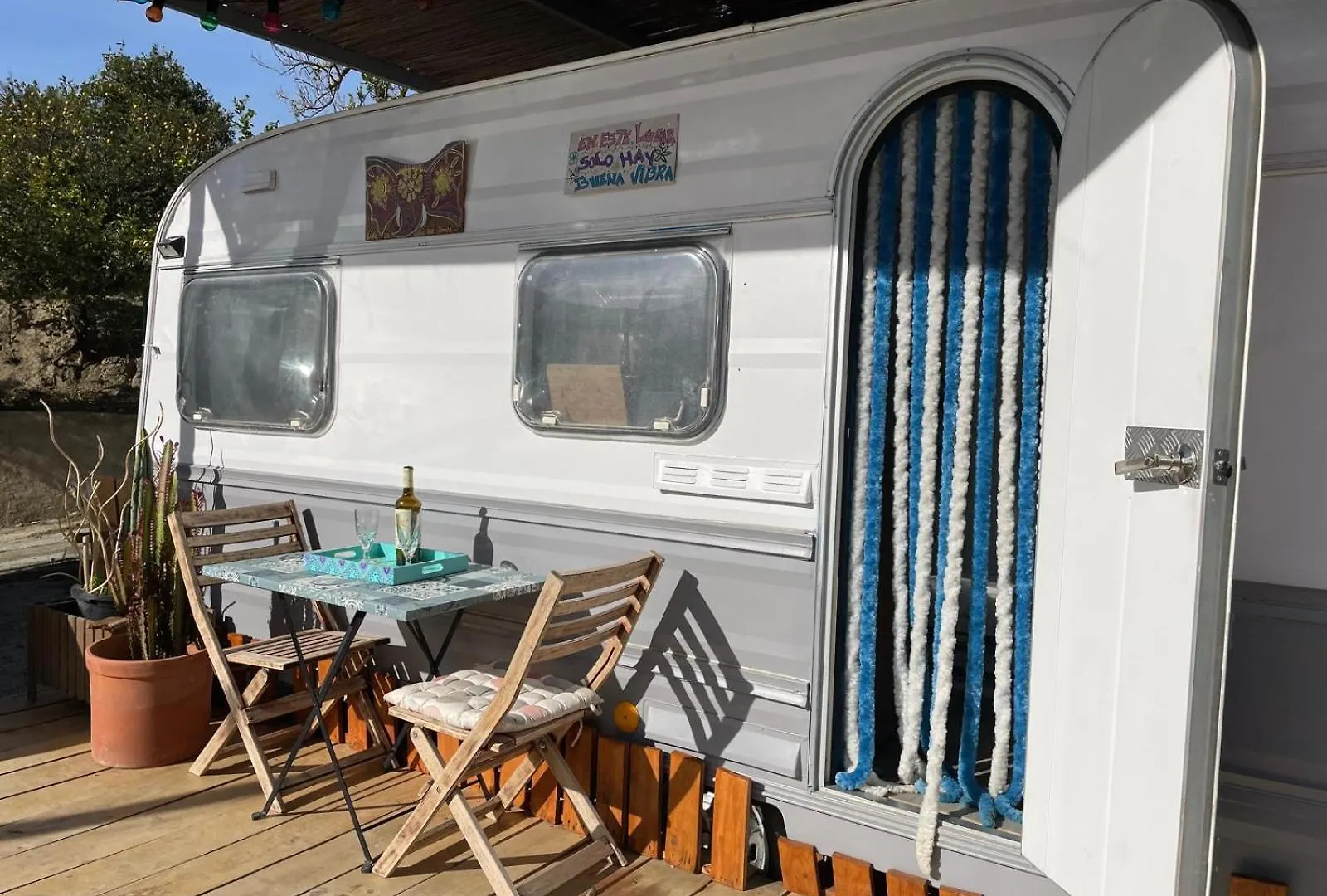 La Calma Y La Caravana Melegis Campsite